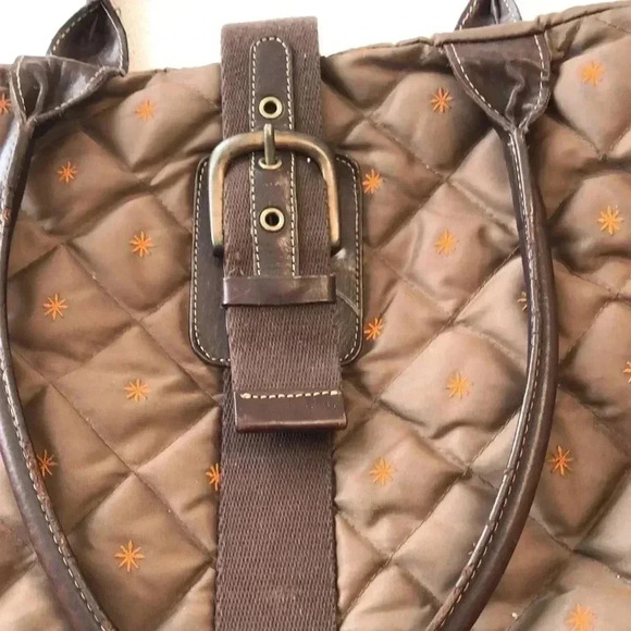 Eddie Bauer tote with quilted design. - Picture 2 of 11
